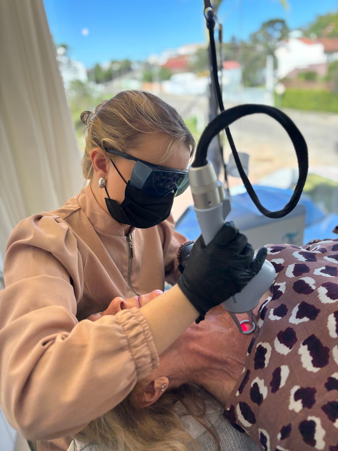 Procedimento a laser realizado na KB Beauty Essence